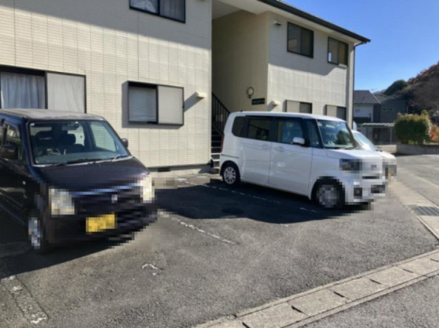 アネックス２１広沢の駐車場