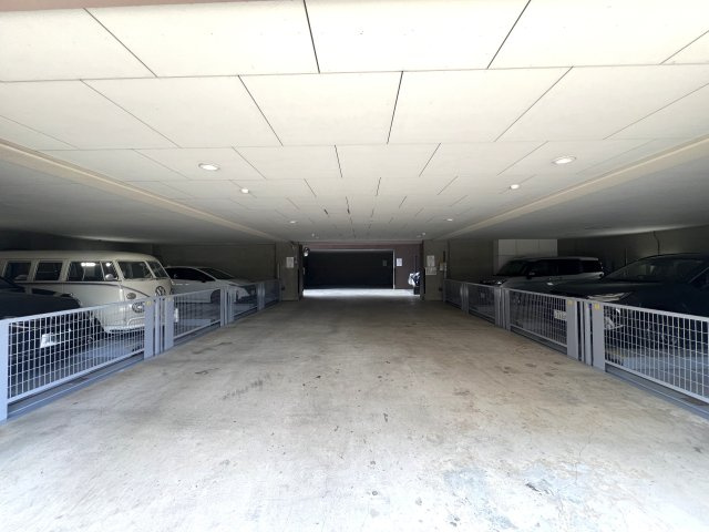 横浜駅までドアtoドア１０分！コスモ星川パークステージの駐車場|車をお持ちの方に嬉しい駐車場付きの物件です