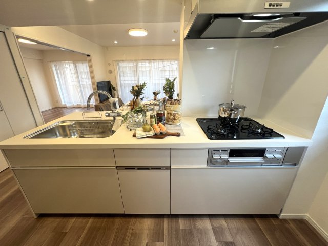 横浜駅までドアtoドア１０分！コスモ星川パークステージのキッチン|お料理しやすいキッチンです