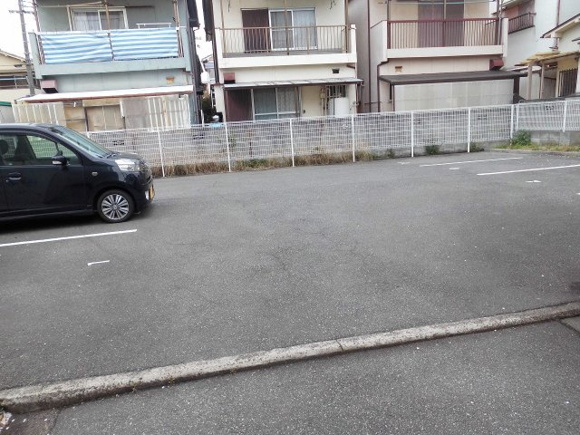 グランシャリオ貴崎Ⅱの駐車場