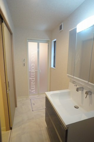 【ランドリースペース】 | 東大阪市鳥居町 | 洗面室に床下収納付きです♪