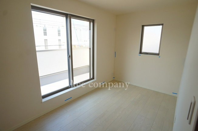 【子供部屋】 | 東大阪市鳥居町 | 【3階：洋室5.4帖】バルコニーに面したお部屋です☆