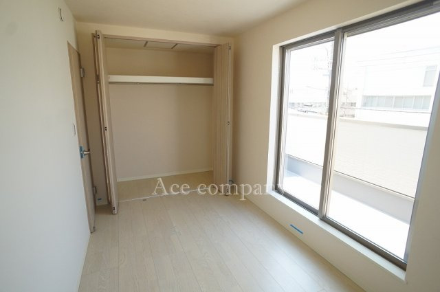 【子供部屋】 | 東大阪市鳥居町 | 【3階：洋室5.4帖】十分なクローゼット完備です♪