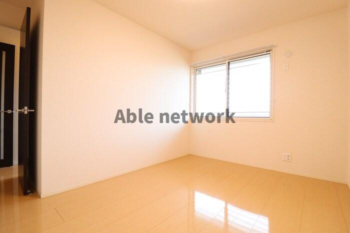 シュロス蒲地Bの寝室|寝室にピッタリな６．５帖の洋室