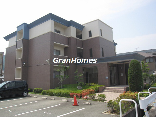 姫路市別所町佐土１丁目のハイツ