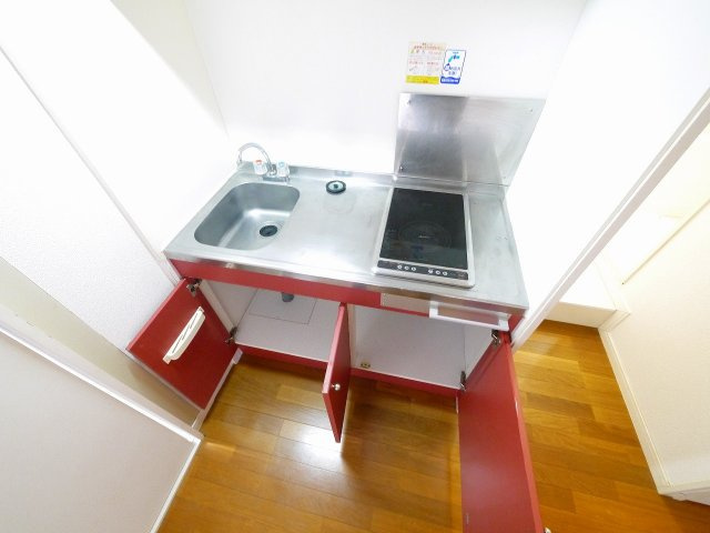 レオパレス相楽台のキッチン|コンパクトなキッチンで掃除もラクラク