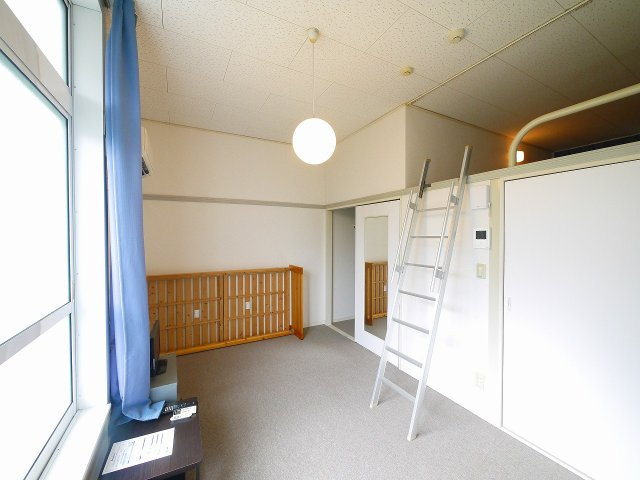 レオパレス相楽台の居間・リビング|こちらのリビングで趣味の時間をお楽しみください