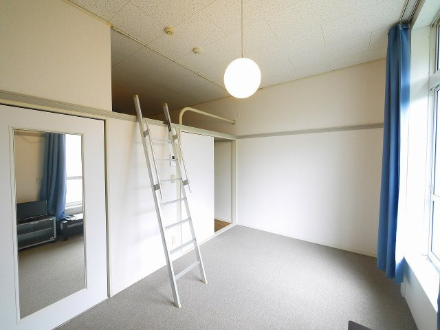 レオパレス相楽台の寝室|使い勝手のいい寝室です