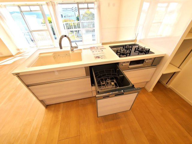 パークフィールドみさと5街区1号館のキッチン|食器洗浄機が後片付けをサポート！食事後の家族のくつろぎタイムをゆっくりもてます♪