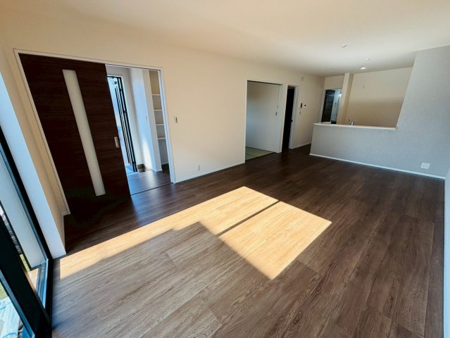 リーブルガーデン／北区鶴羽田第七／１号棟の居間・リビング