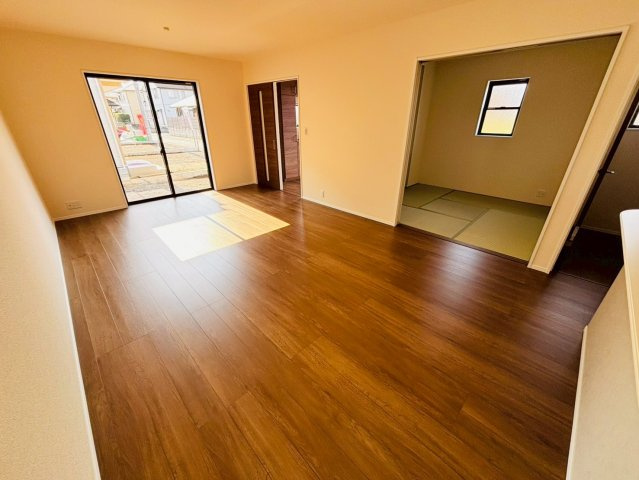 リーブルガーデン／北区鶴羽田第七／１号棟の居間・リビング