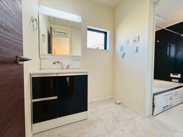 リーブルガーデン／北区鶴羽田第七／１号棟の独立洗面台