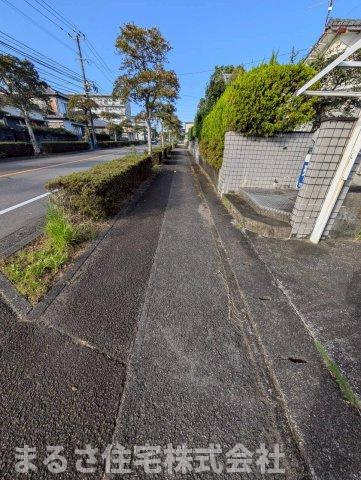 大塚台東　売地の前面道路含む現地写真