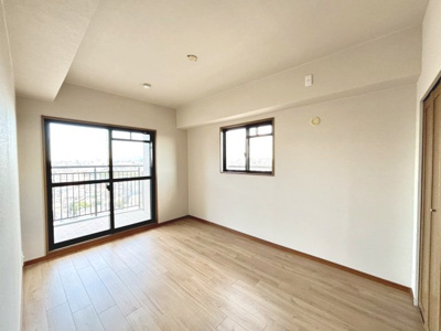 【洋室】 | 堺柳之町アーバンコンフォート | 全和洋室収納有！収納場所に困らず綺麗な室内をたもてますね♪