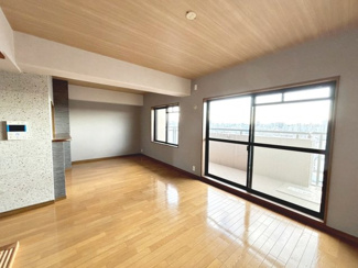 【洋室】 | 堺柳之町アーバンコンフォート | ＬＤＫ約１５．６帖！ゆとりあるリビングに家族の時間も増えますね♪