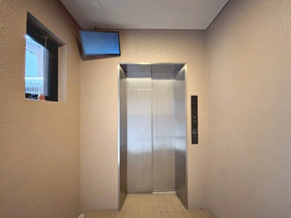 【設備】 | 堺柳之町アーバンコンフォート | エレベーター停止階です！重い荷物も楽々お部屋へ運べますね！