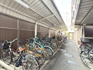 【駐輪場】 | 堺柳之町アーバンコンフォート | 駐輪場に屋根があるので、雨の日に自転車が濡れにくく嬉しいですね♪