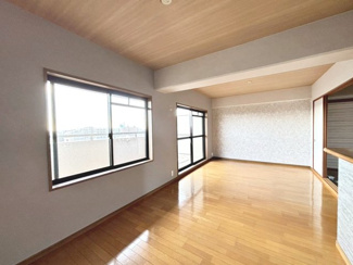 【居間・リビング】 | 堺柳之町アーバンコンフォート | 令和６年１２月リフォーム済！キレイなお家で気持ちのいい新生活をここで始めませんか♪