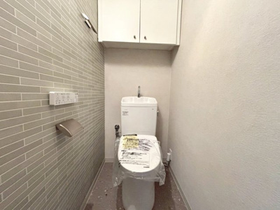 【トイレ】 | 堺柳之町アーバンコンフォート | トイレ新調済！温水洗浄便座ですので、寒い日も温かい便座で安心して使用していただけますよ♪