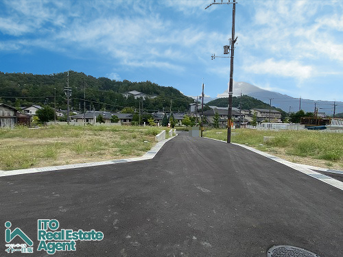 上賀茂本山 1期2号 新築戸建の前面道路含む現地写真