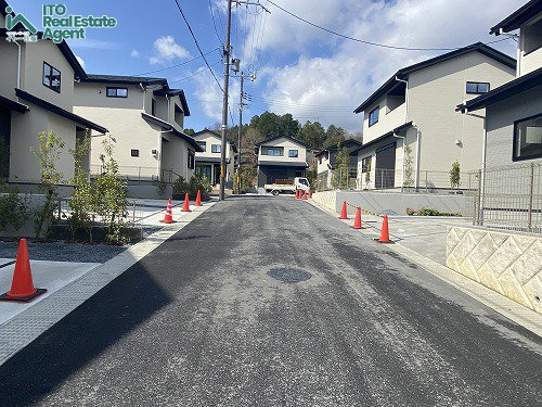 上賀茂本山 1期2号 新築戸建の前面道路含む現地写真