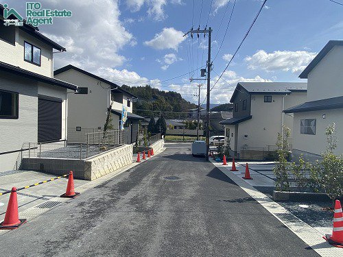 上賀茂本山 1期2号 新築戸建の前面道路含む現地写真