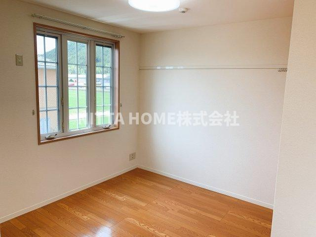 リジエール南屋敷Ⅰ・Ⅱの子供部屋|明るい木目が素敵ですよね●