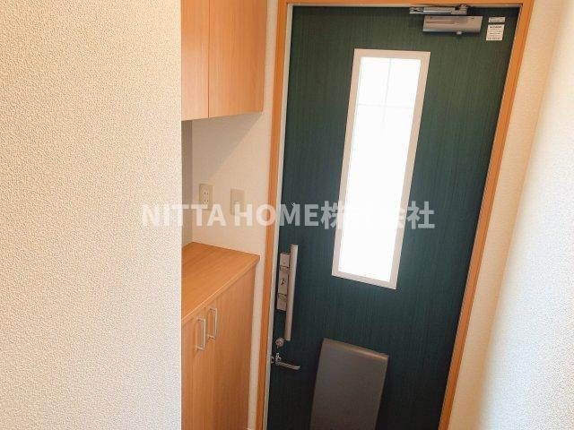 リジエール南屋敷Ⅰ・Ⅱの収納|広いスペースの玄関です！