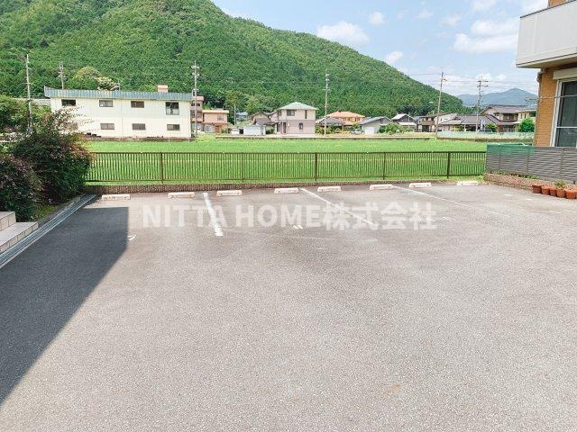 リジエール南屋敷Ⅰ・Ⅱの駐車場|縦列区画が無料です◆