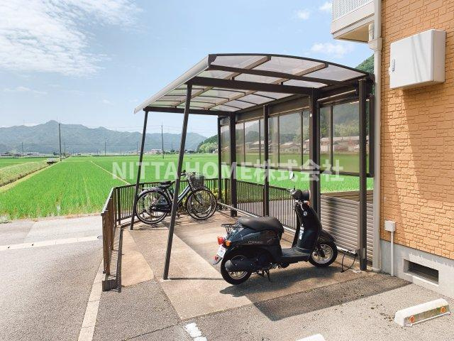 リジエール南屋敷Ⅰ・Ⅱのその他共用部分|屋根付きの駐輪場もお使いください♪