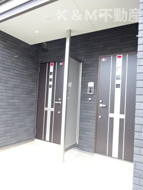 ヒルズ・コートのエントランス|ゆとりのあるエントランスです