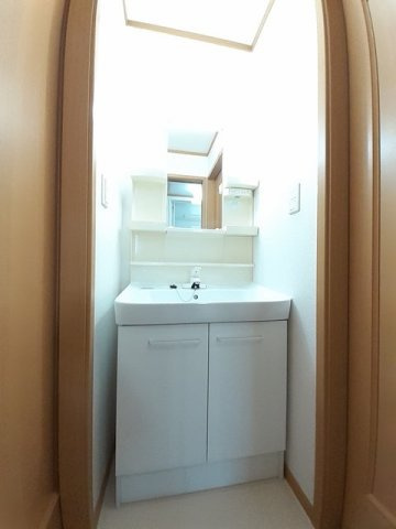 ヴィヴァーチェ　春日野　Ｄの洗面所|忙しい朝には欠かせない洗面所です