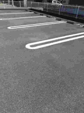 ヴィヴァーチェ　春日野　Ｄの駐車場|駐車スペースもあります