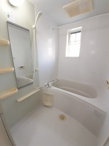 ヴィヴァーチェ　春日野　Ｄの浴室|お風呂です