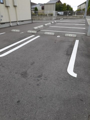 シエロアズール　Ａの駐車場|駐車場に車を止められます