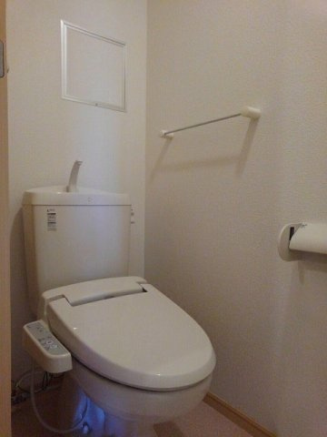 セレーノのトイレ|落ち着いた色調のトイレです