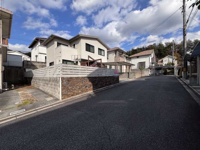 中古戸建　伴北7丁目の前面道路含む現地写真