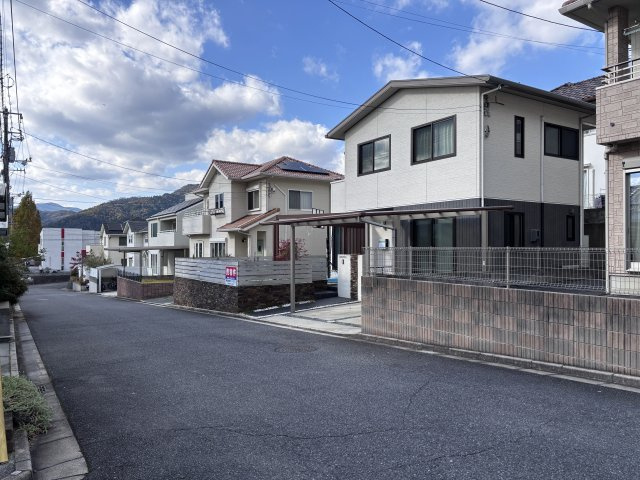 中古戸建　伴北7丁目の前面道路含む現地写真