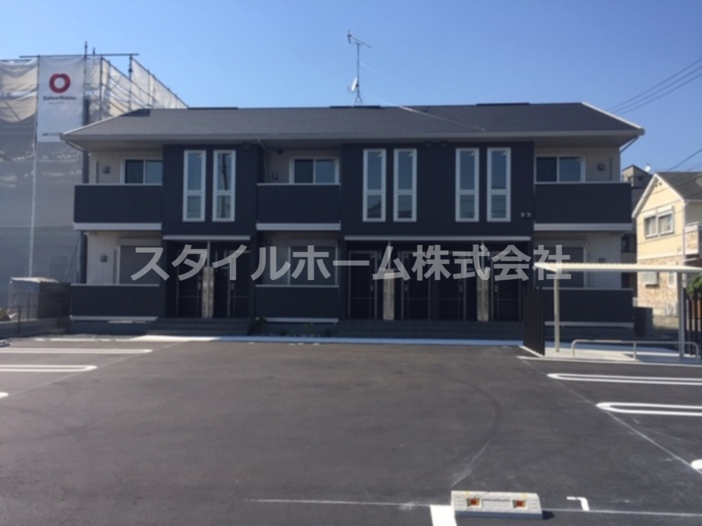 エレガンス三本木の外観