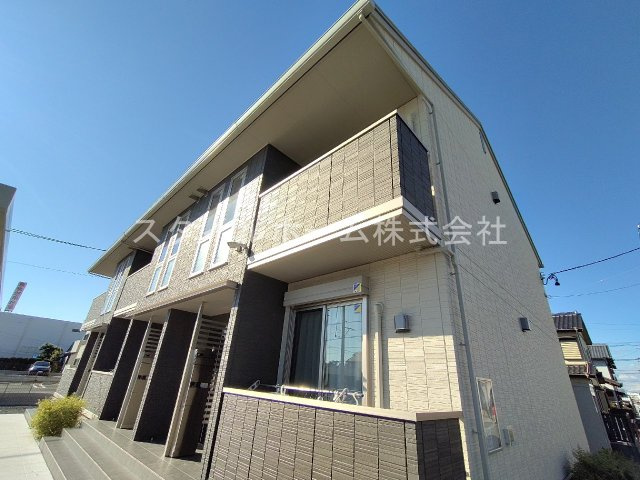 エレガンス三本木の外観
