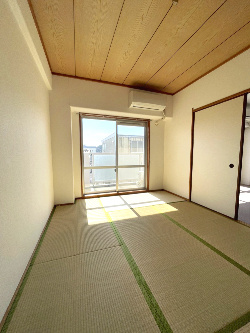 ヒューマンハイツ宇野ポートの和室|和室の様子です。畳表替、襖張替を実施しています。(2024年11月)