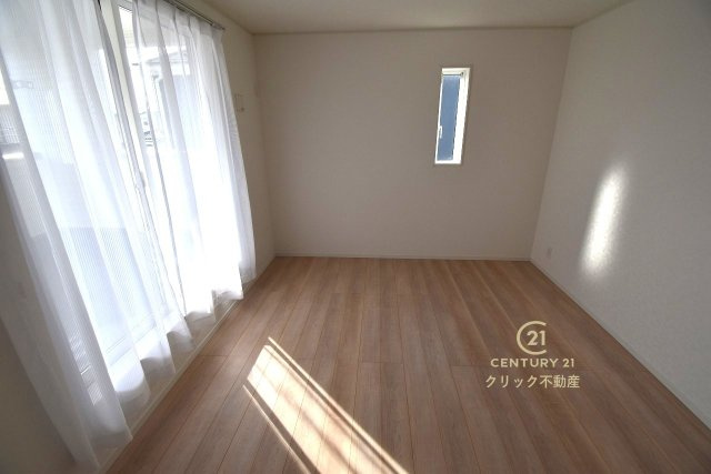 Cradlegarden　 ひたちなか市磯崎町　第3　2の洋室|フローリングなので重い家具も置けます。たっぷりの収納スペースも配備されております。