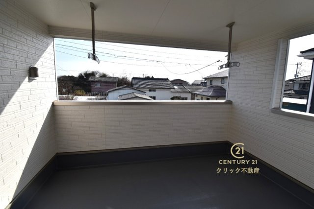 Cradlegarden　 ひたちなか市磯崎町　第3　2のバルコニー|インナーバルコニーは洗濯物外干し派の強い味方！天気が変わりやすい季節の外出も安心です。外出が難しい日に出るだけでも気分転換になる、嬉しいスペースです。