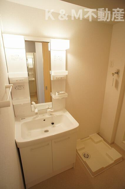 ブリッサの洗面所|明るい洗面所です