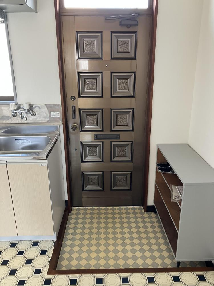 コーポアルファの玄関