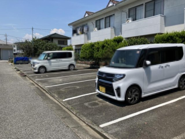 コーポアルファの駐車場