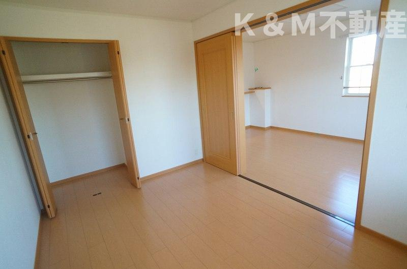 エレガント　ヒルの居間・リビング|こちらの居間で趣味の時間をお楽しみください