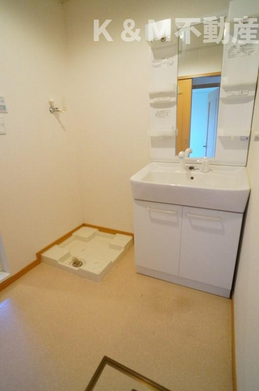 エレガント　ヒルの洗面所|脱衣スペースもあります