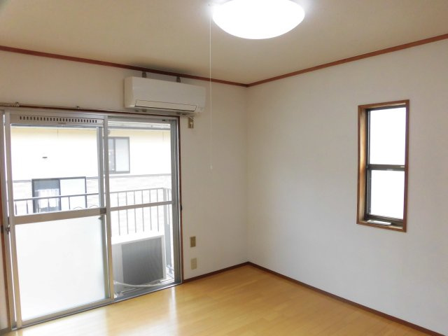 ふみやハイツの洋室