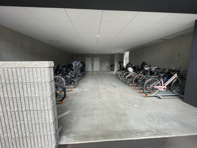 ポレスター東雲レジデンスの駐車場|雨避けができる駐輪場です。使用料：100円～400円/月